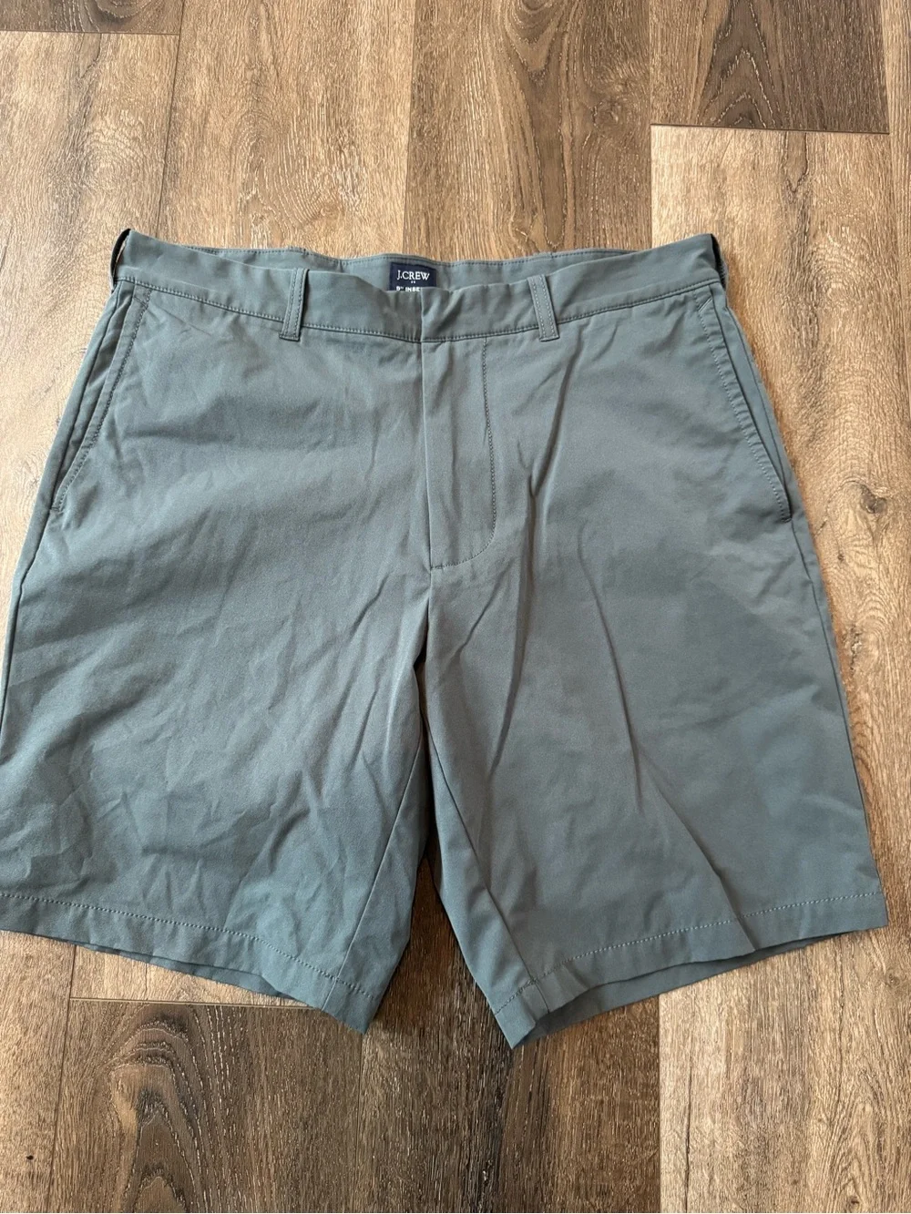 J. Crew Men’s 9 Inch grey Flat Front Shorts Size 32